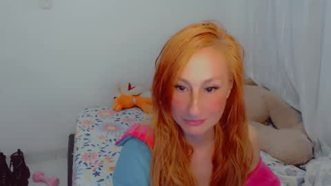 Snapshot of skarlett2072 chatting on November 18, 11:36 am Arlett online show from November 18, 11:36 am