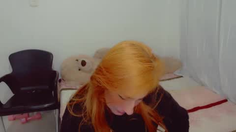 Snapshot of skarlett2072 chatting on November 25, 2:55 am Arlett online show from November 25, 2:55 am