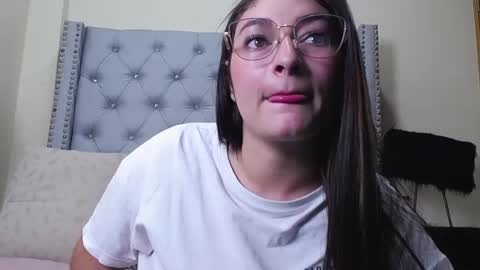 Snapshot of skarlett_36 chatting on April 11, 2:43 pm skarlett_36 online show from April 11, 2:43 pm