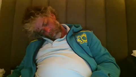 Snapshot of skataz89999 chatting on December 17, 3:51 pm AJAY online show from December 17, 3:51 pm