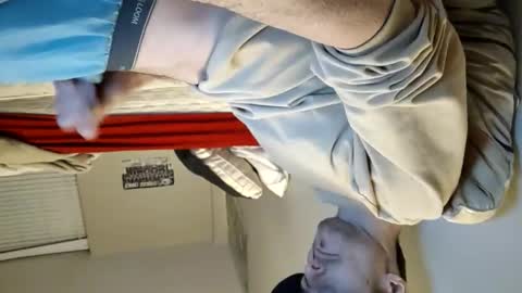 Snapshot of skaterpunk_92 chatting on December 17, 10:54 am skaterpunk_92 online show from December 17, 10:54 am