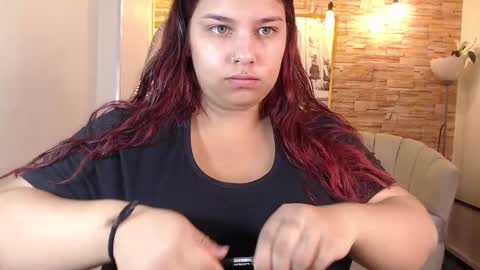 Snapshot of skeler_lovd_b chatting on February 18, 12:49 pm Skarlet online show from February 18, 12:49 pm