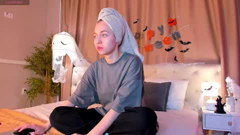 Emily online show from October 27, 1:20 am