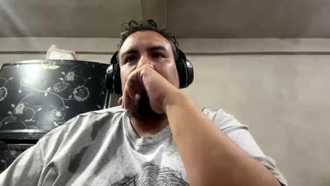 Snapshot of skinhell chatting on November 1, 4:47 am Elias online show from November 1, 4:47 am