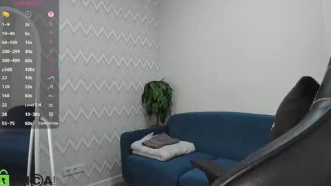 Snapshot of skinny_alice chatting on October 26, 1:22 am Alice GMT 2 Mon Tues Thur Fri Sun 0300am-0900am online show from October 26, 1:22 am