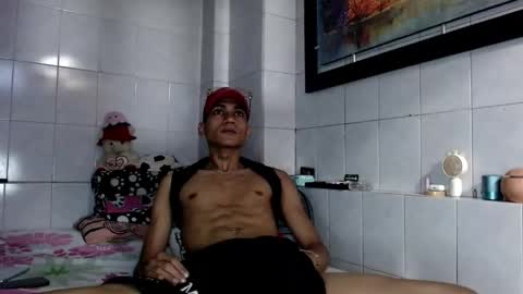 Snapshot of skinny_dominat chatting on March 19, 7:23 am dimy online show from March 19, 7:23 am