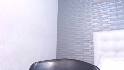 skinny_hottie18 online show from December 14, 10:50 pm