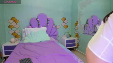 Snapshot of skinny_linda chatting on January 24, 10:11 am online show from January 24, 10:11 am
