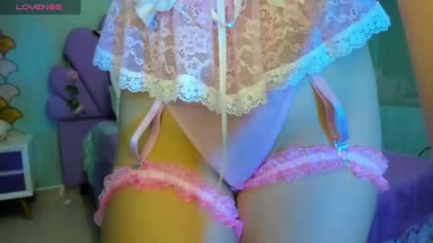 Snapshot of skinny_linda chatting on January 25, 10:19 am online show from January 25, 10:19 am