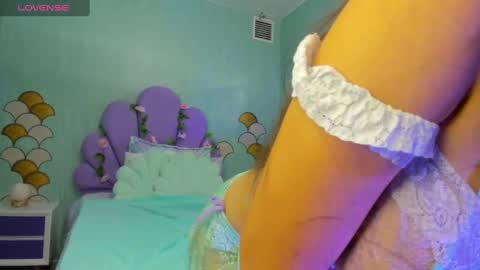 Snapshot of skinny_linda chatting on February 1, 10:15 am online show from February 1, 10:15 am