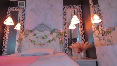 Snapshot of skinny_linda chatting on February 7, 1:11 pm online show from February 7, 1:11 pm