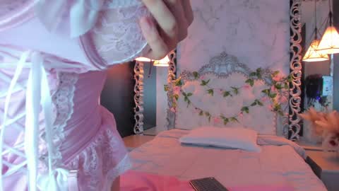 Snapshot of skinny_linda chatting on February 7, 5:51 pm online show from February 7, 5:51 pm