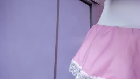Snapshot of skinny_linda chatting on March 12, 1:19 pm online show from March 12, 1:19 pm