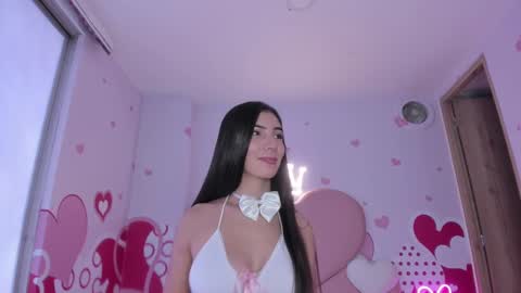 Snapshot of skinny_linda chatting on March 12, 4:24 pm online show from March 12, 4:24 pm