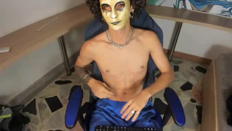 Snapshot of skinny_mac_ chatting on March 12, 12:22 pm Mac online show from March 12, 12:22 pm