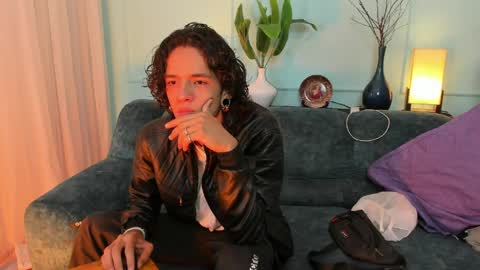 Snapshot of skinny_mac_ chatting on April 5, 12:46 pm Mac online show from April 5, 12:46 pm