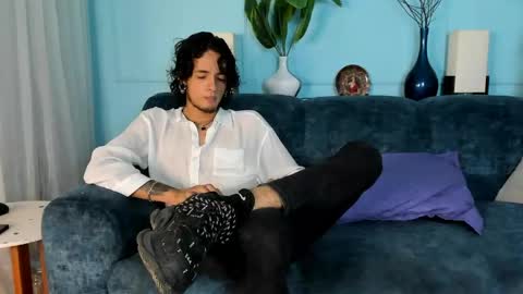 Snapshot of skinny_mac_ chatting on April 11, 1:26 pm Mac online show from April 11, 1:26 pm