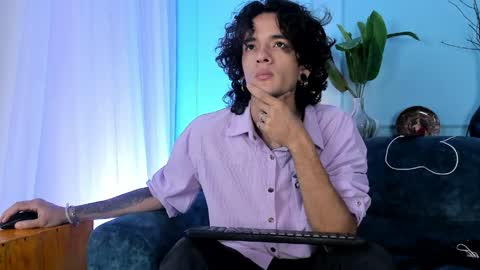 Snapshot of skinny_mac_ chatting on April 19, 1:21 pm Mac online show from April 19, 1:21 pm