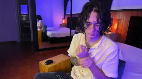 Snapshot of skinny_mac_ chatting on April 20, 12:41 pm Mac online show from April 20, 12:41 pm