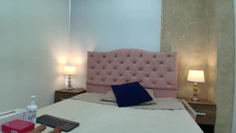 Noa online show from December 18, 11:27 am