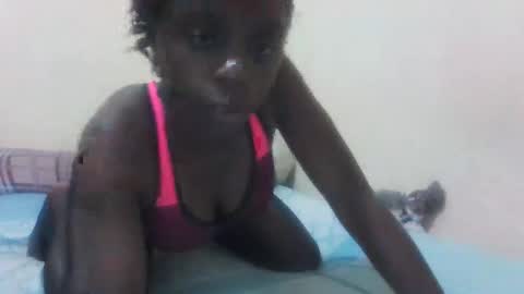 Snapshot of skinny_petite18 chatting on October 12, 7:57 pm Munah online show from October 12, 7:57 pm