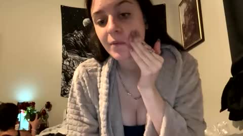 Snapshot of skinnyangel21 chatting on December 4, 12:20 am skinnyangel21 online show from December 4, 12:20 am