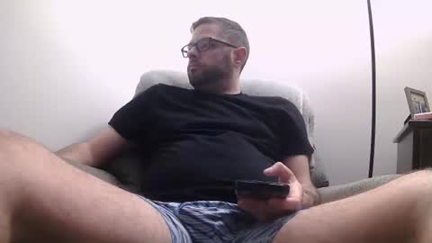 Snapshot of skinnydadbod chatting on March 26, 11:32 pm B online show from March 26, 11:32 pm