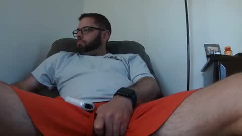 Snapshot of skinnydadbod chatting on May 4, 10:39 pm B online show from May 4, 10:39 pm