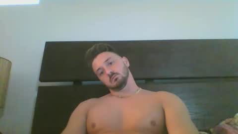 skinnyguylongdick1 online show from March 8, 12:33 am