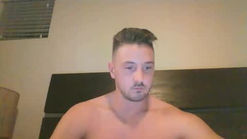 skinnyguylongdick1 online show from October 18, 1:52 am