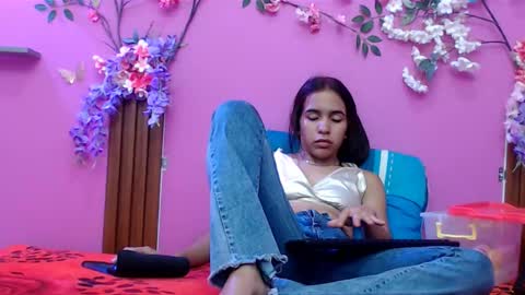 Snapshot of skinnysofia18 chatting on September 21, 12:40 pm sofia online show from September 21, 12:40 pm