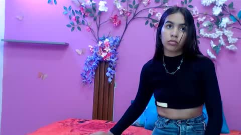 Snapshot of skinnysofia18 chatting on October 20, 1:22 pm sofia online show from October 20, 1:22 pm