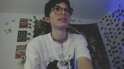 Snapshot of skiny_dann chatting on April 21, 2:51 am skiny_dann online show from April 21, 2:51 am