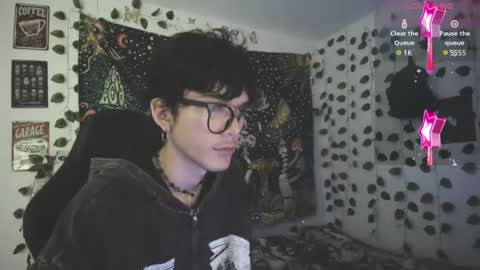Snapshot of skiny_dann chatting on April 23, 3:08 am skiny_dann online show from April 23, 3:08 am
