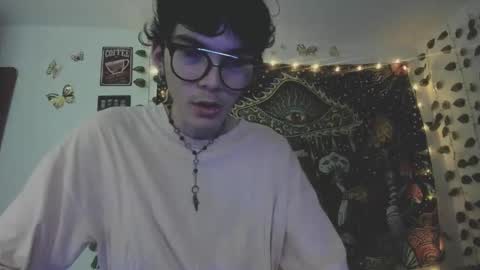 Snapshot of skiny_dann chatting on April 28, 2:21 am skiny_dann online show from April 28, 2:21 am