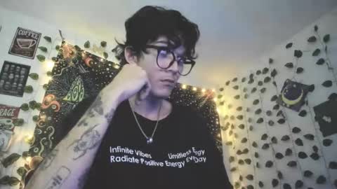 Snapshot of skiny_dann chatting on May 13, 3:48 am skiny_dann online show from May 13, 3:48 am
