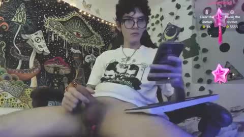 Snapshot of skiny_dann chatting on May 18, 3:35 am skiny_dann online show from May 18, 3:35 am