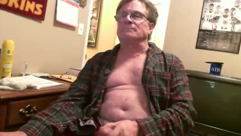 Snapshot of skn1960e chatting on December 2, 4:31 am skn1960e online show from December 2, 4:31 am