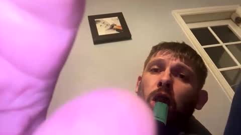 Snapshot of skuzzy25 chatting on May 7, 8:25 pm skuzzy25 online show from May 7, 8:25 pm