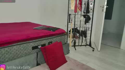 Eliza online show from October 10, 10:09 pm