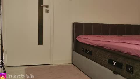 Eliza online show from March 16, 12:06 am