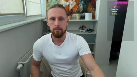 Snapshot of sky_guy25 chatting on June 4, 8:20 am sky_guy25 online show from June 4, 8:20 am