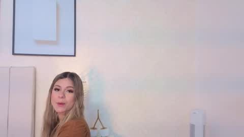 sky_johnson_ online show from November 15, 7:10 pm