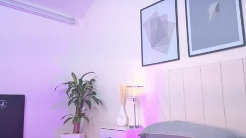 sky_johnson_ online show from February 21, 7:04 pm