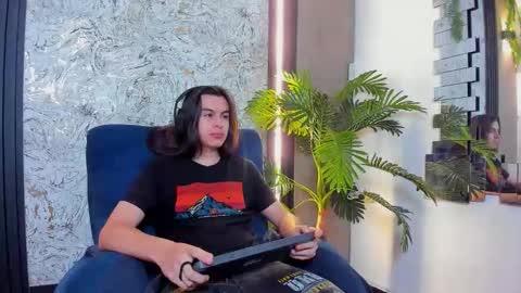 Santiago online show from January 10, 11:45 am