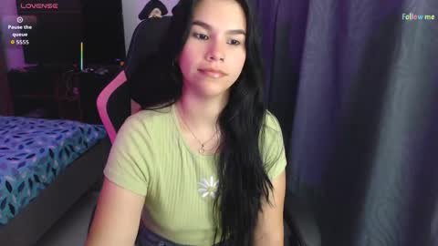Snapshot of sky_lover_ chatting on February 17, 9:06 am Sky online show from February 17, 9:06 am