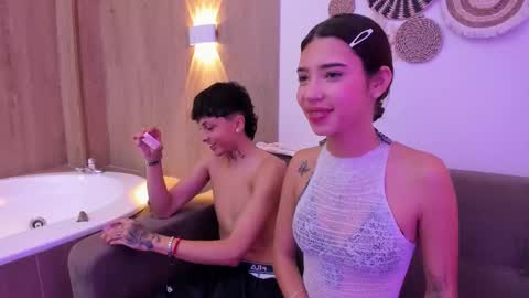 Snapshot of sky_n_zayn chatting on March 22, 1:03 pm sky_n_zayn online show from March 22, 1:03 pm