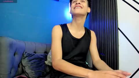 Snapshot of sky_rivers chatting on November 30, 3:10 am sky_rivers online show from November 30, 3:10 am