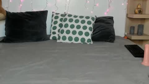 Snapshot of sky_sasha chatting on March 3, 4:24 pm sky_sasha online show from March 3, 4:24 pm