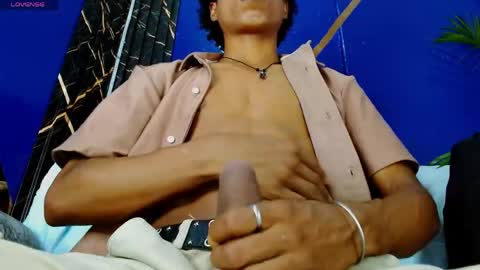 sky_walkerss online show from May 13, 5:10 pm